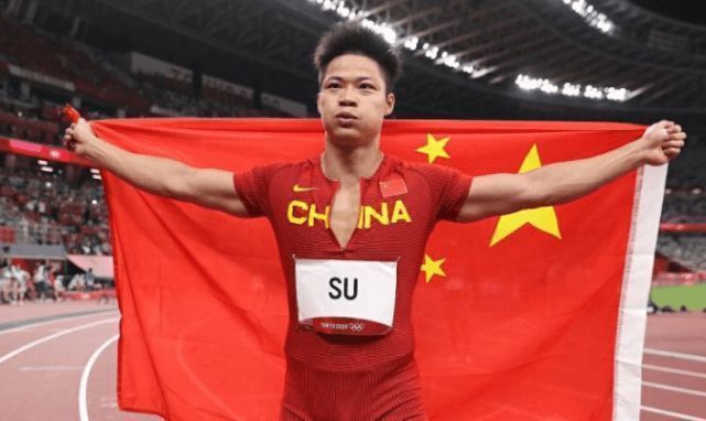 国产成人吃奶一区